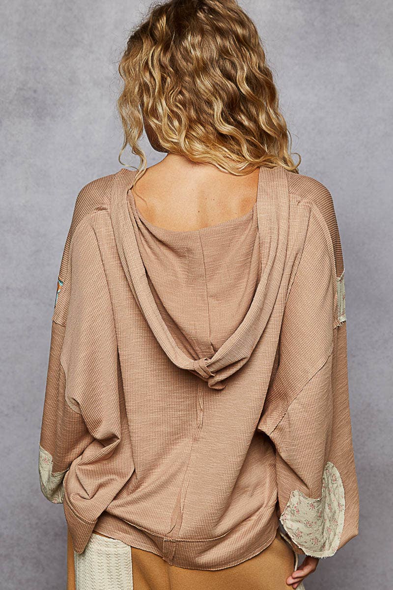 Pol Clothing - Long sleeve V-neck contrast PEACE letter top