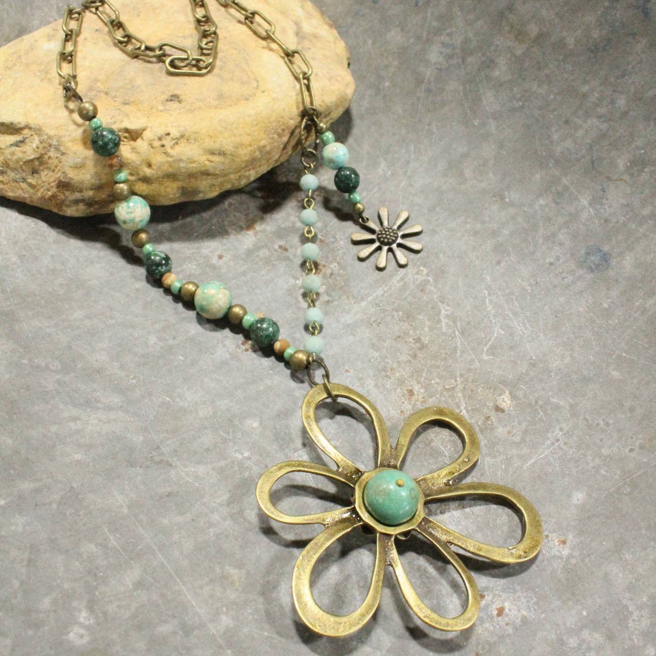 The Primitive Peddler, Inc. - Dancing In The Daisies Necklace