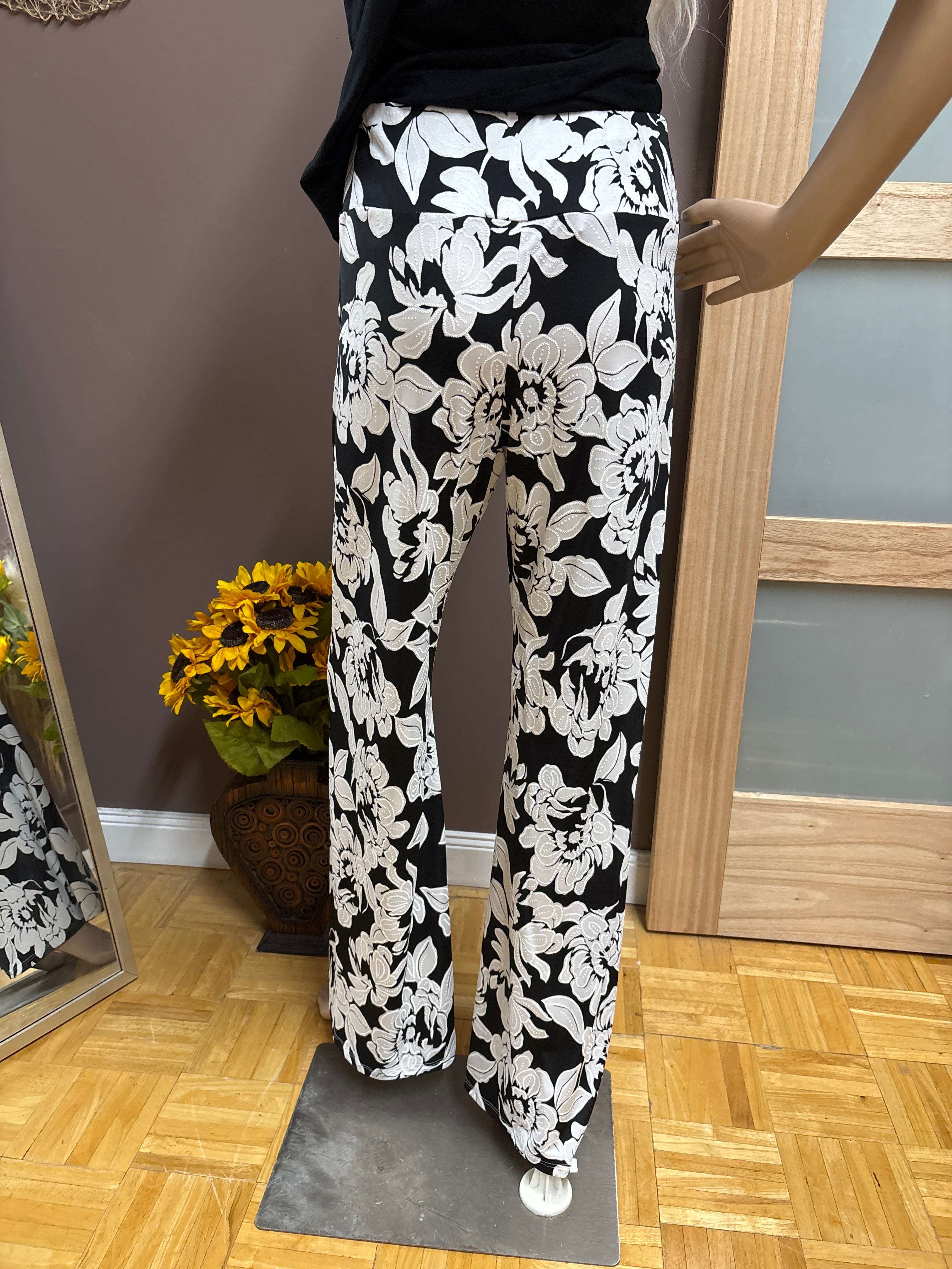 Brooklyn Isles- Palazzo Black/White flowered pants