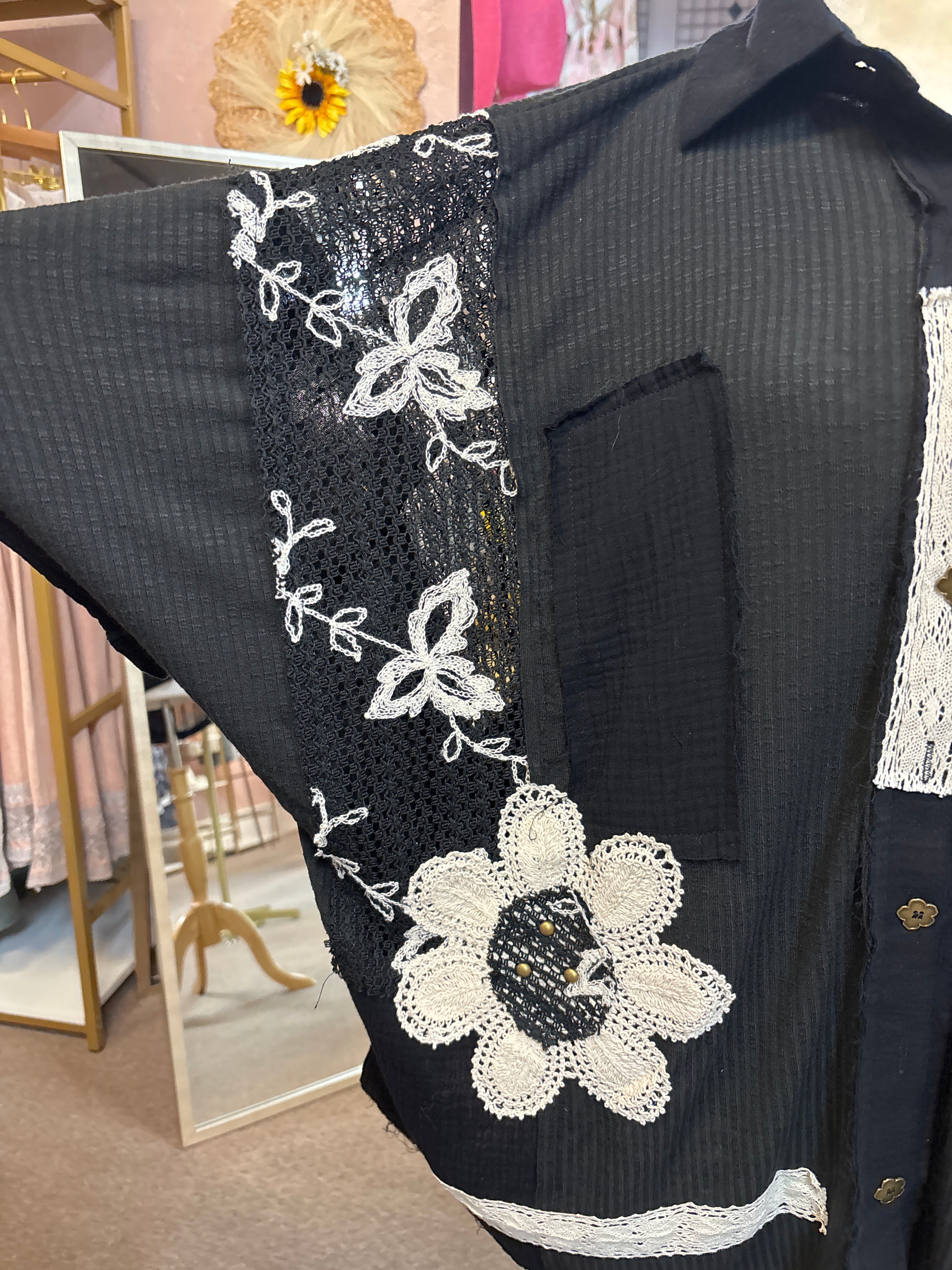 Pol- oversized black and cream top