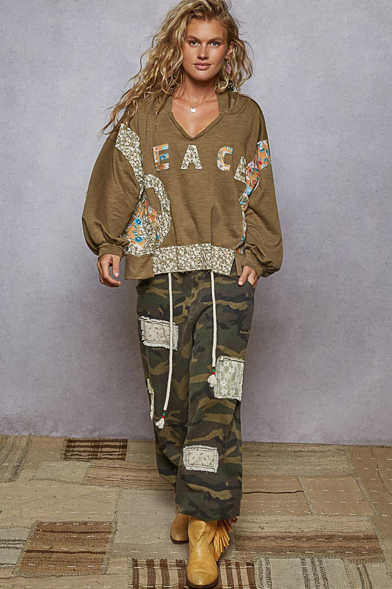 Pol Clothing - Long sleeve V-neck contrast PEACE letter top