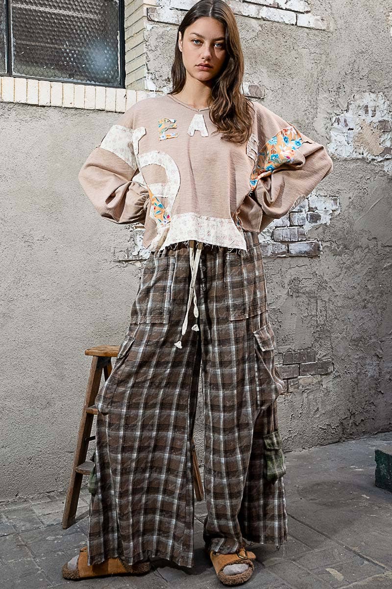 Pol Clothing - Long sleeve V-neck contrast PEACE letter top