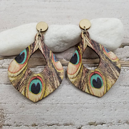 Treasure Wholesale - Boho Printed Peacock Feather Wood Earrings