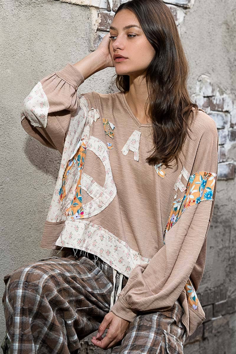 Pol Clothing - Long sleeve V-neck contrast PEACE letter top