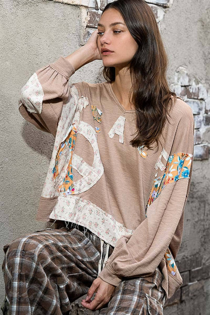 Pol Clothing - Long sleeve V-neck contrast PEACE letter top