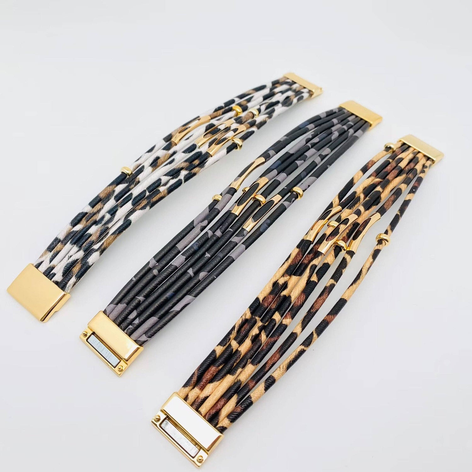Mio Queena - Magnetic Buckle Leopard-Print Multilayer Beaded Bangle