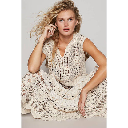 Pol Clothing - V-neck sleeveless solid crochet top