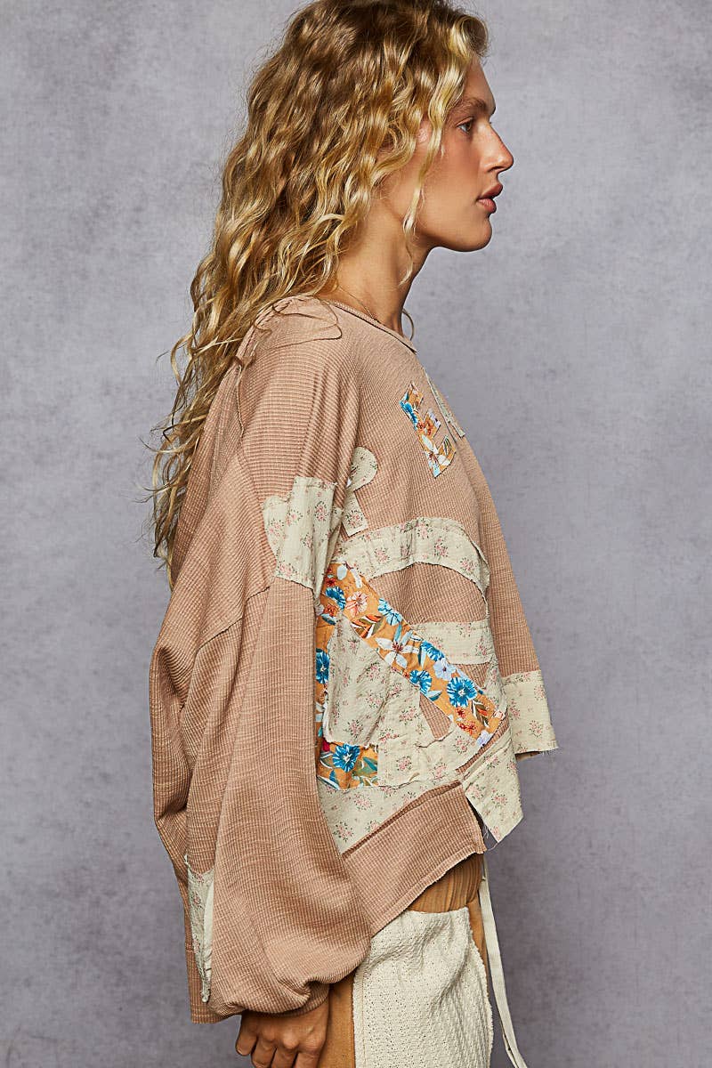 Pol Clothing - Long sleeve V-neck contrast PEACE letter top