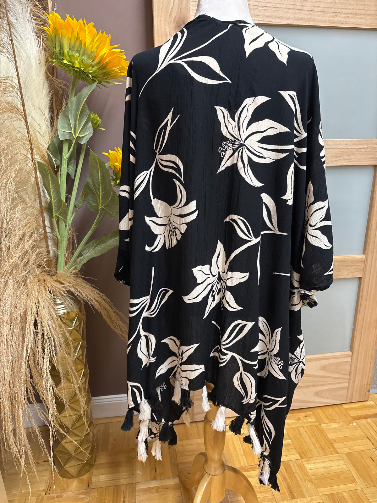 Angie-B&amp;W Lilly Kimono