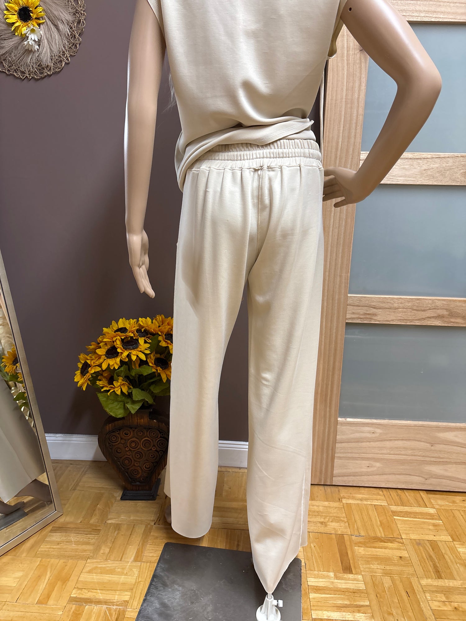 Brooklyn Isles- cream leisure pants