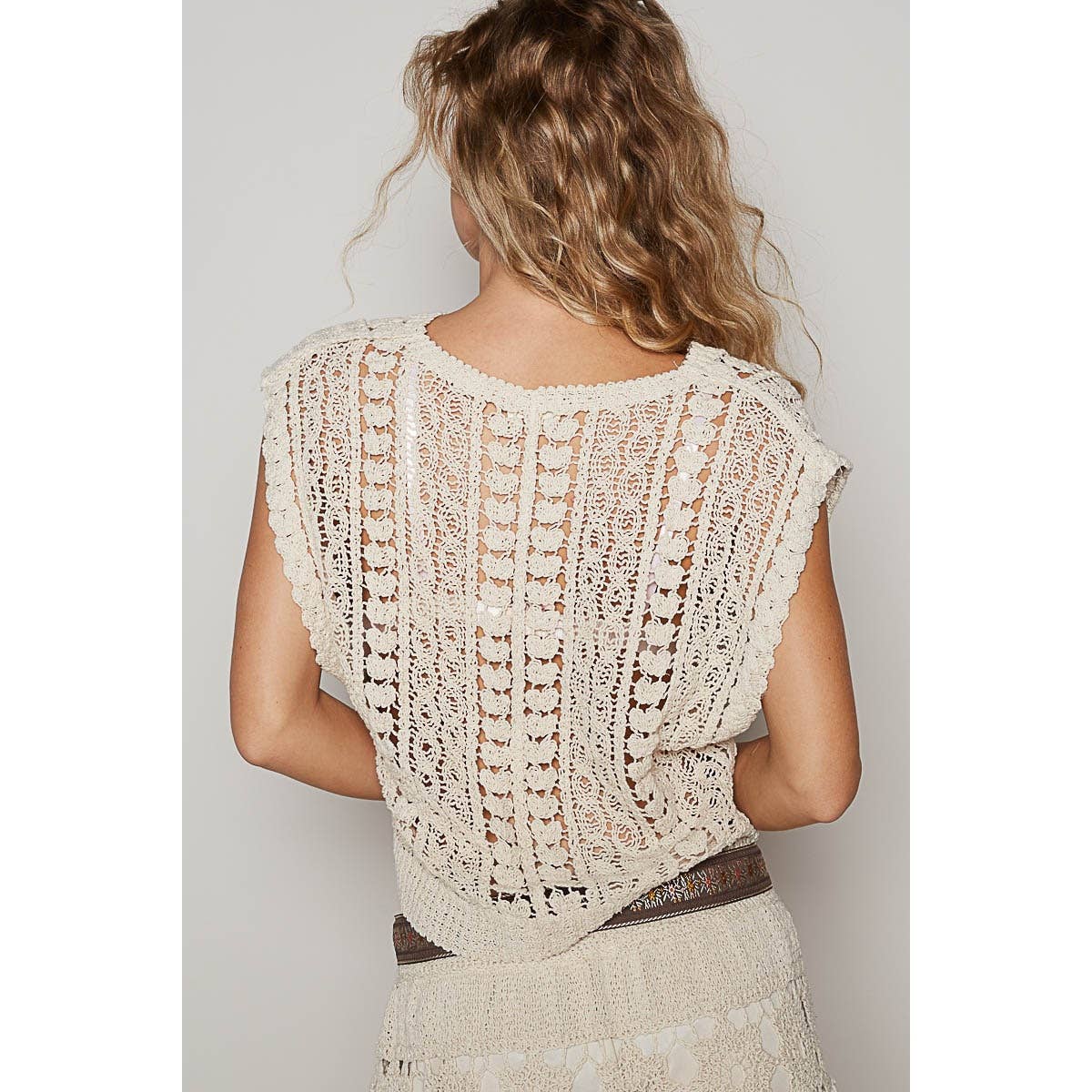 Pol Clothing - V-neck sleeveless solid crochet top