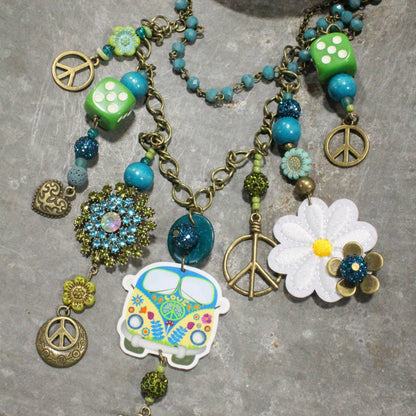 The Primitive Peddler, Inc. - Peace &amp; Love Groovy Charm&