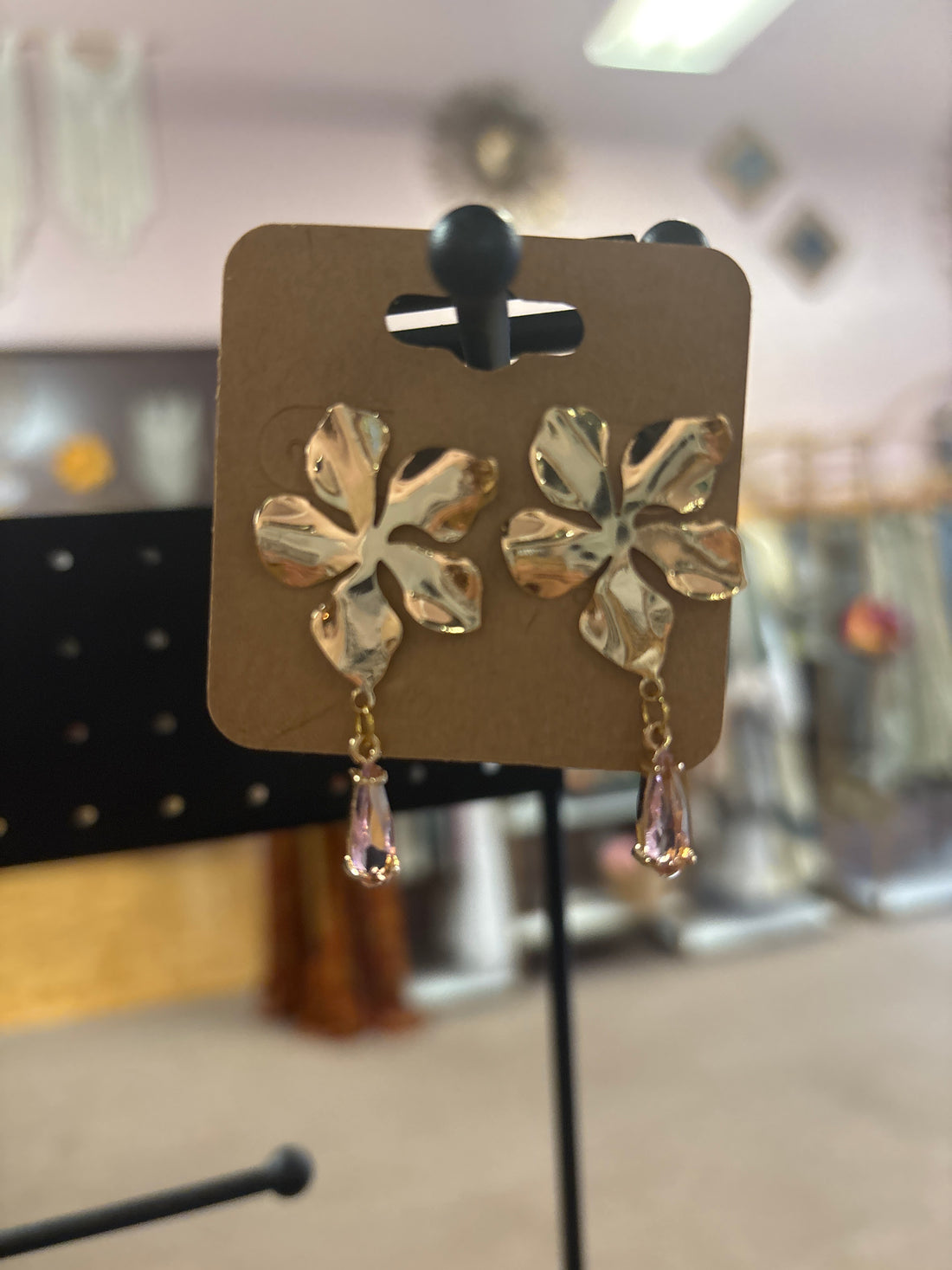 OhHeyBec--Flower dangle earrings