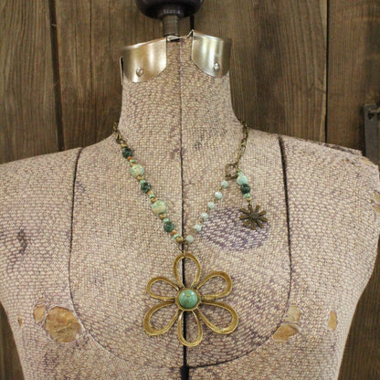 The Primitive Peddler, Inc. - Dancing In The Daisies Necklace