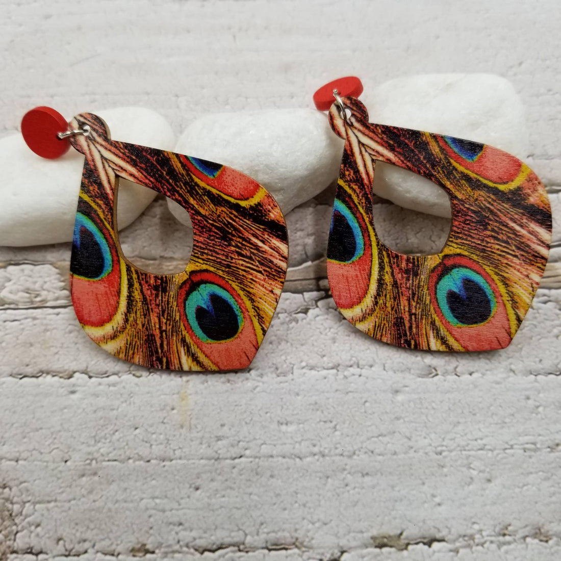 Treasure Wholesale - Boho Printed Peacock Feather Wood Earrings