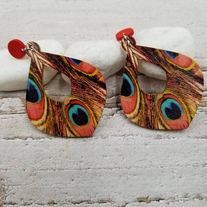 Treasure Wholesale - Boho Printed Peacock Feather Wood Earrings
