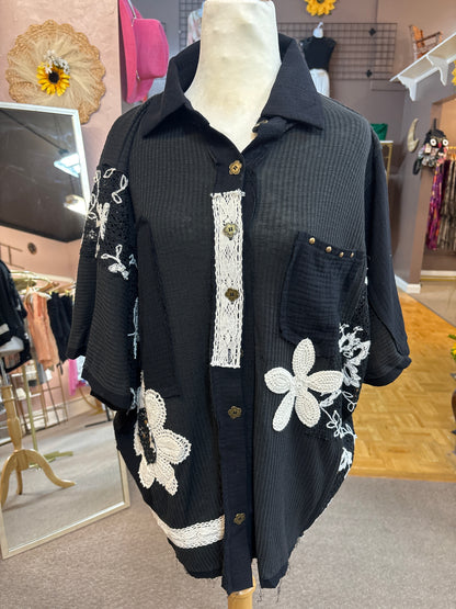 Pol- oversized black and cream top