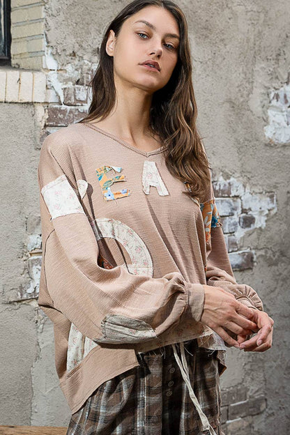 Pol Clothing - Long sleeve V-neck contrast PEACE letter top