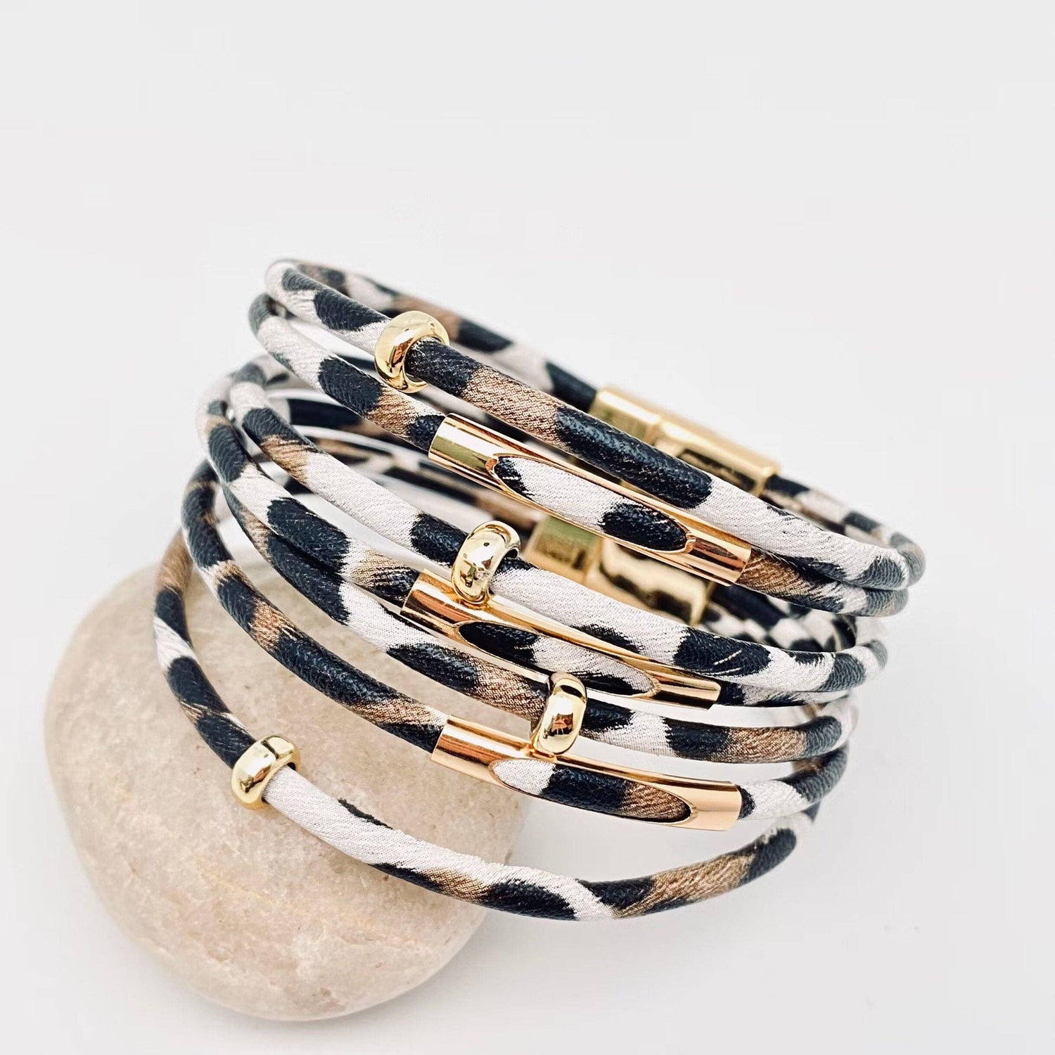 Mio Queena - Magnetic Buckle Leopard-Print Multilayer Beaded Bangle