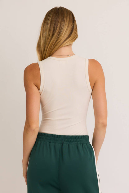 LE LIS - ROUND NECK SLEEVELESS BODYSUIT