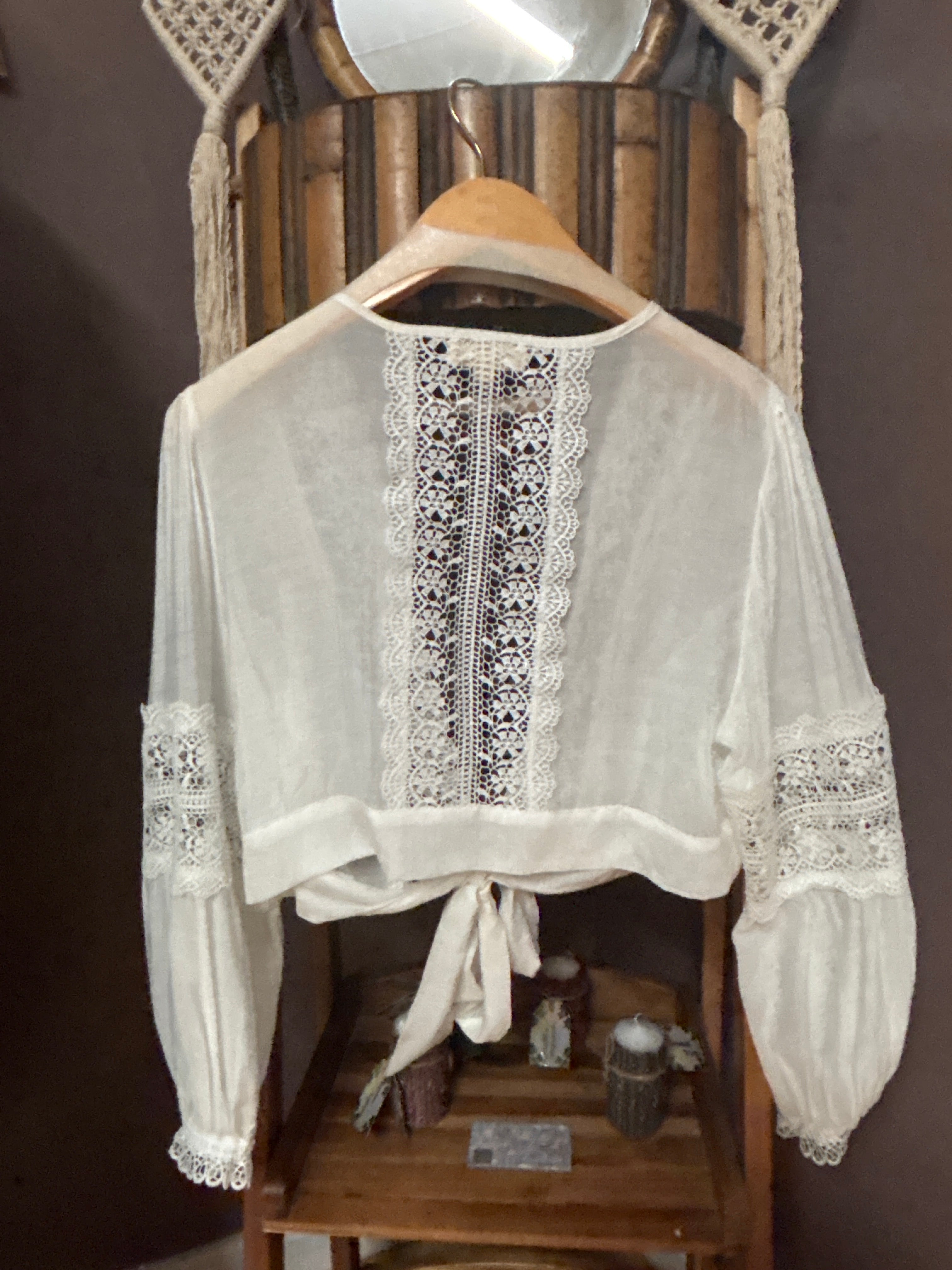 Elan front tie, long sleeve, cropped top