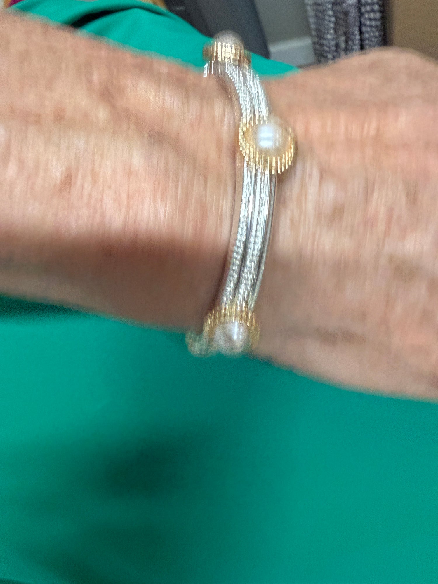 Icon Two tone pearl stretch bracelet