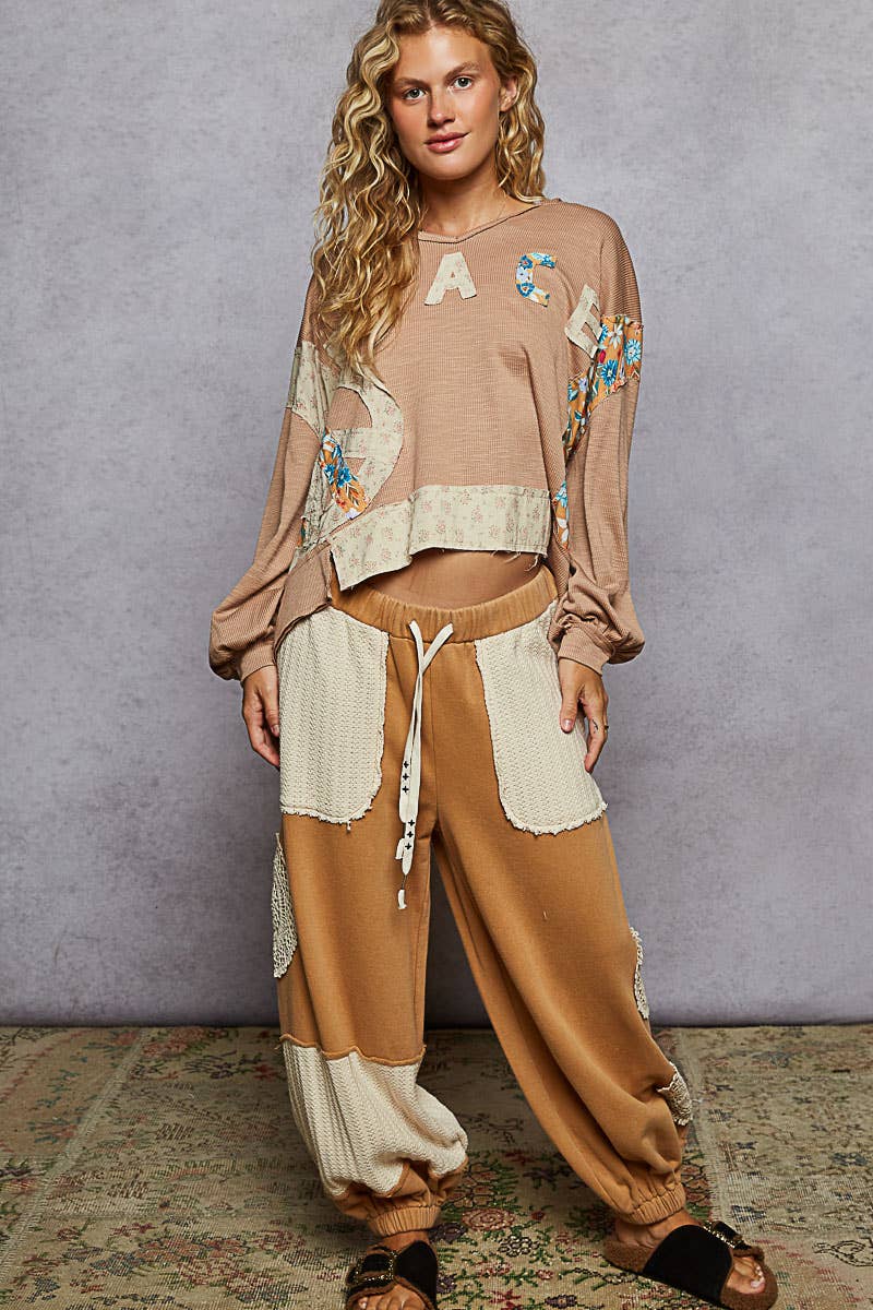 Pol Clothing - Long sleeve V-neck contrast PEACE letter top