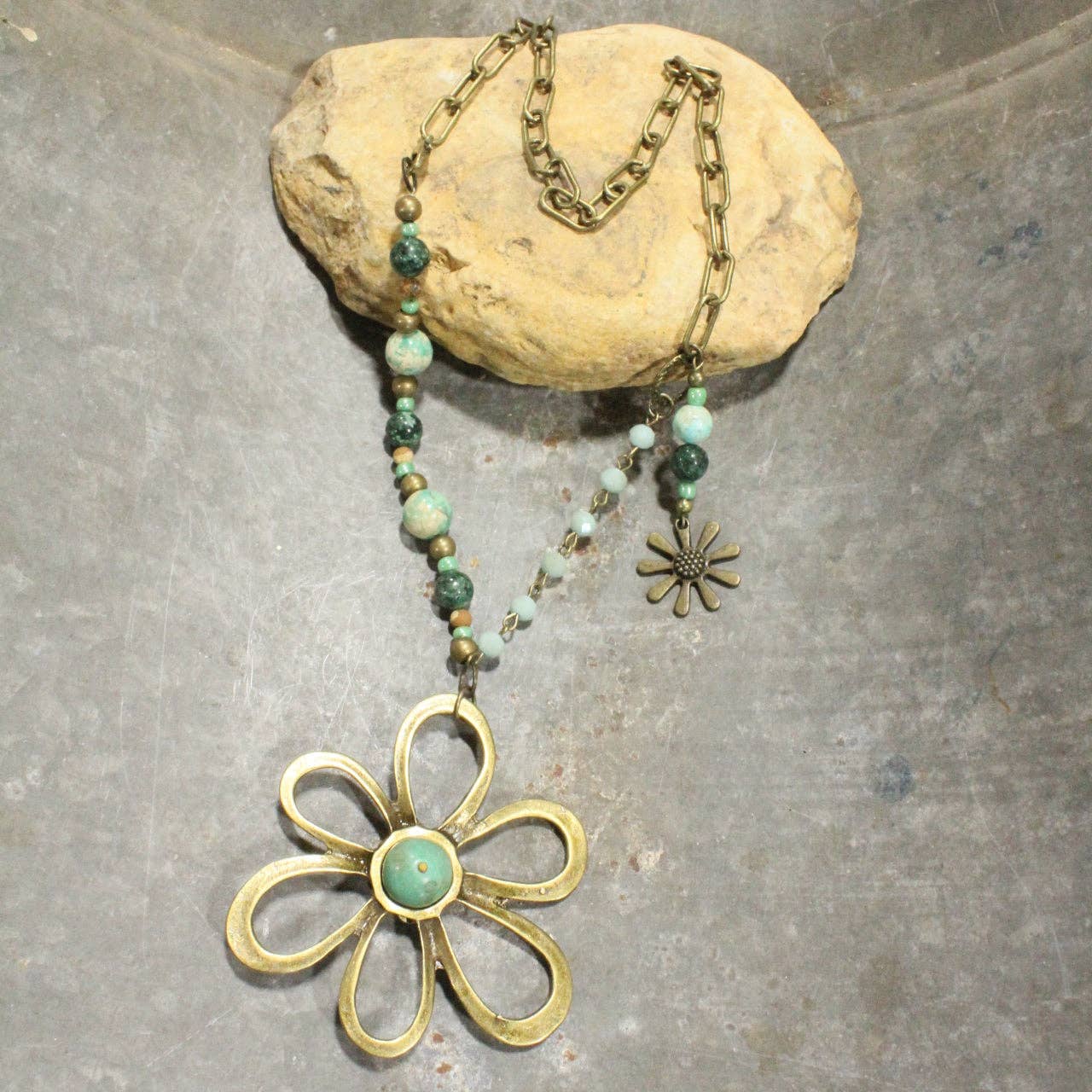 The Primitive Peddler, Inc. - Dancing In The Daisies Necklace