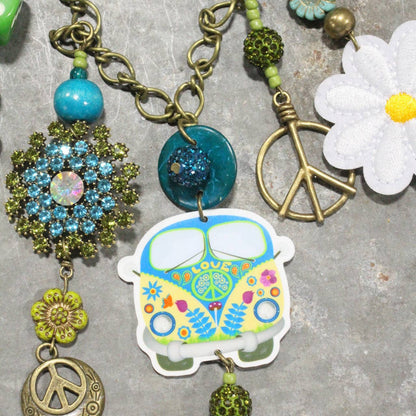 The Primitive Peddler, Inc. - Peace &amp; Love Groovy Charm&