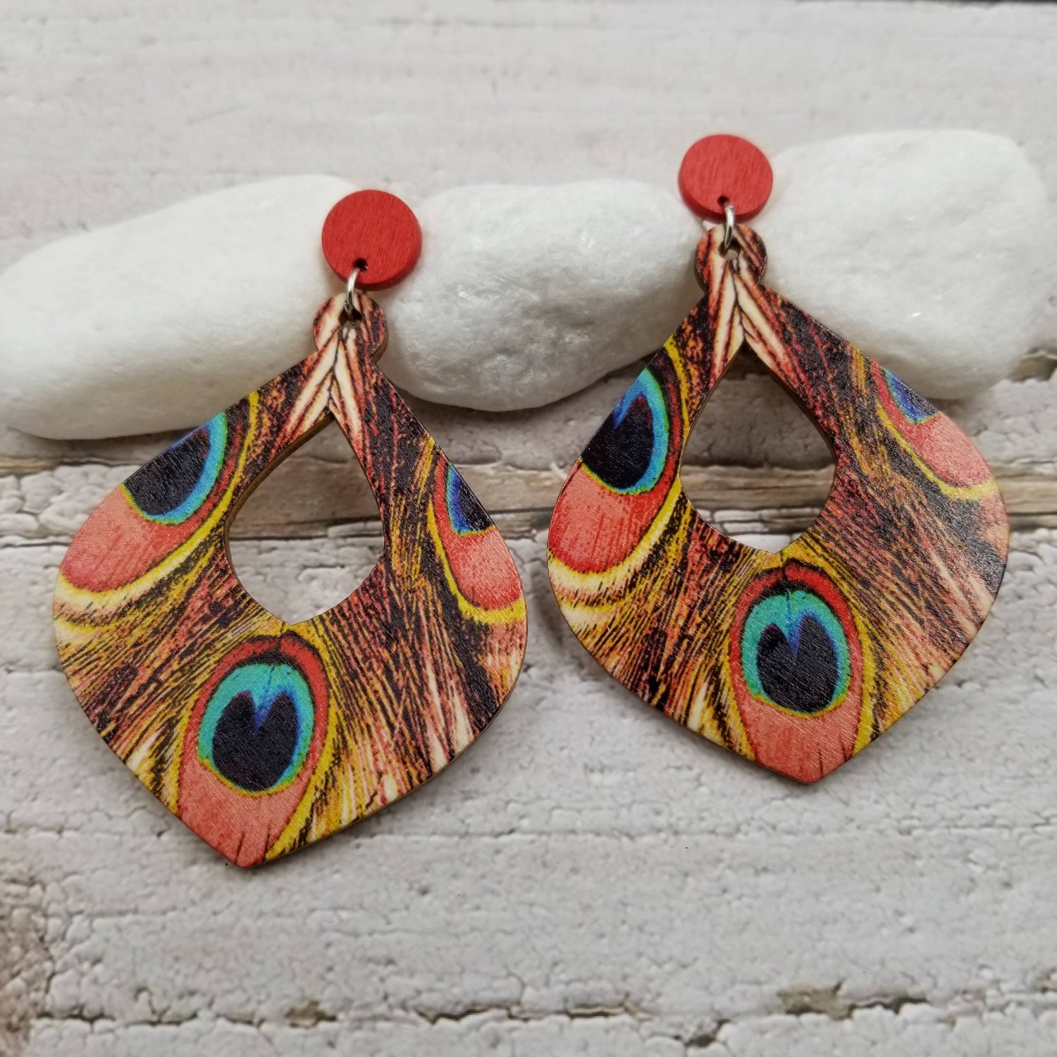 Treasure Wholesale - Boho Printed Peacock Feather Wood Earrings