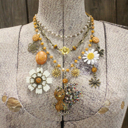 The Primitive Peddler, Inc. - Cheerful Chick Charm&